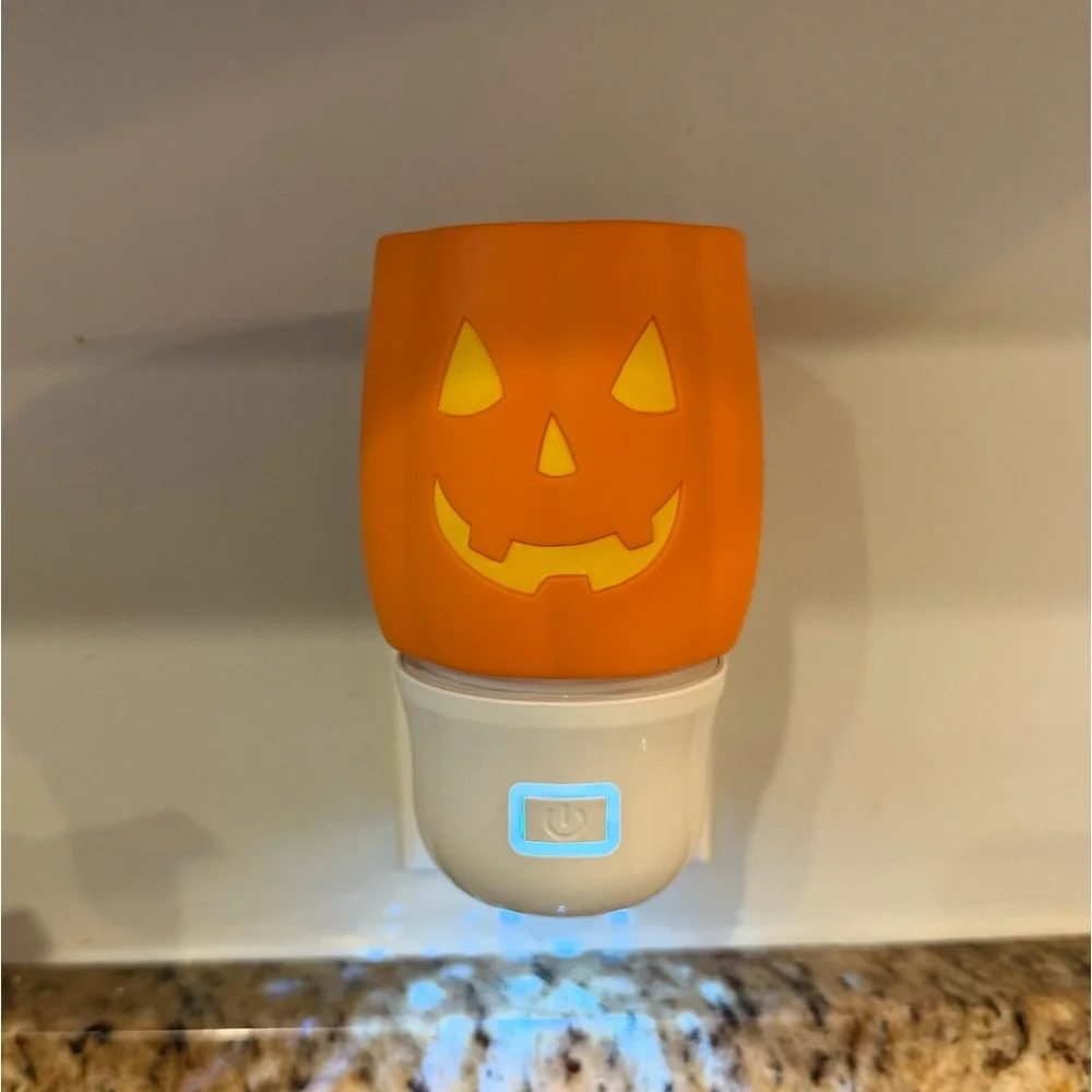 New Scentsy Jack-O-Lantern Wall Fan Diffuser Pod System Night Light Halloween